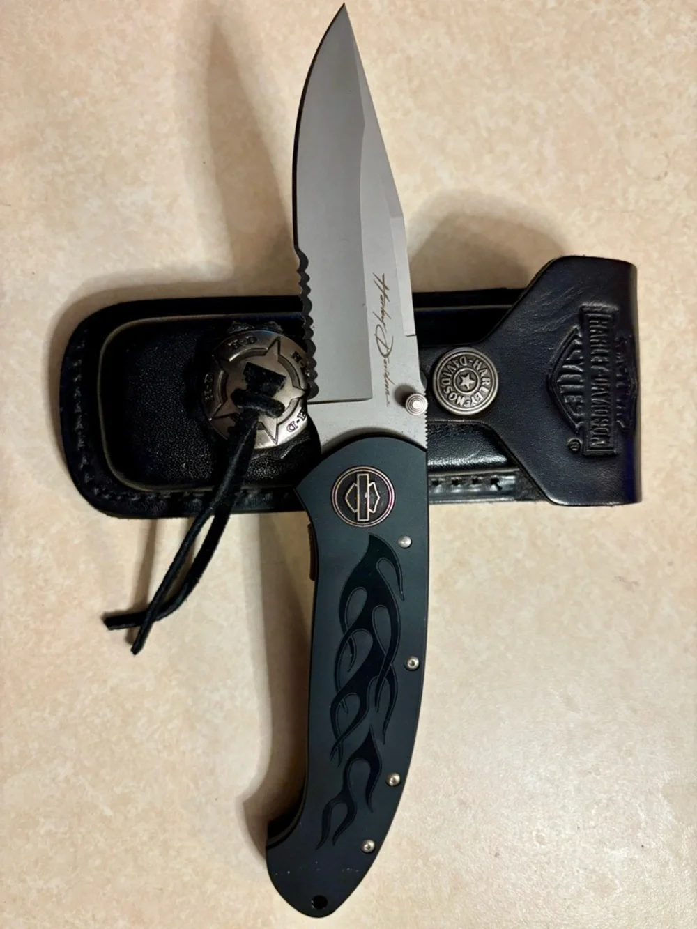 Harley Davidson, flaming legend Cryo edge knife from 2001 with leather sheath - Picture 2 of 15